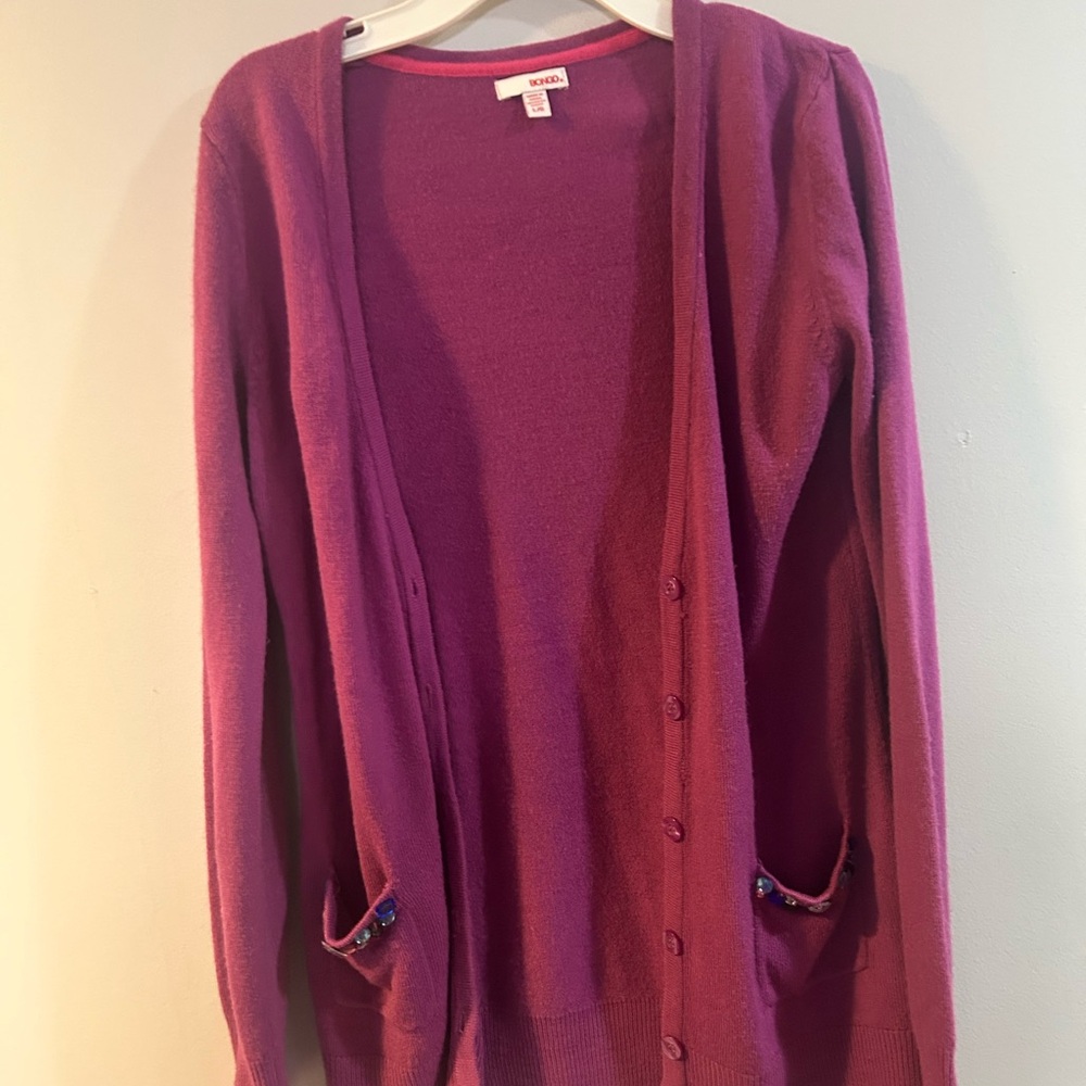 Bongo size large Y2K woman’s pink cardigan with jeweled pockets